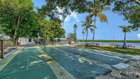 Exterior - 4350 Chatham Dr UNIT E-208, Longboat Key, FL 34228 photo 16 of 24