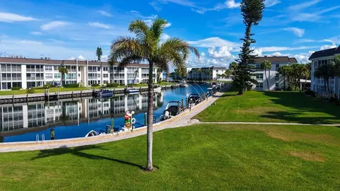 View/Area - 4350 Chatham Dr UNIT E-208, Longboat Key, FL 34228 photo 5 of 18