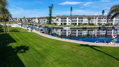View/Area - 4350 Chatham Dr UNIT E-208, Longboat Key, FL 34228 photo 4 of 18