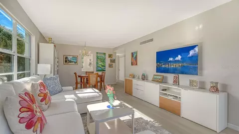 Living - 4350 Chatham Dr UNIT E-208, Longboat Key, FL 34228 photo 2 of 5