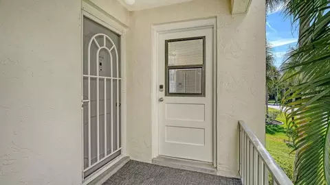 Entry Way - 4350 Chatham Dr UNIT E-208, Longboat Key, FL 34228 photo 1 of 3