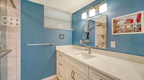 Bath - 4350 Chatham Dr UNIT E-208, Longboat Key, FL 34228 photo 2 of 7