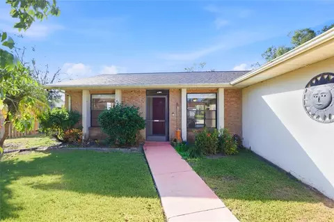 8003 Oak Dr, Palmetto, FL 34221