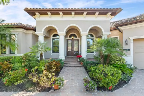 3531 Founders Club Dr, Sarasota, FL 34240