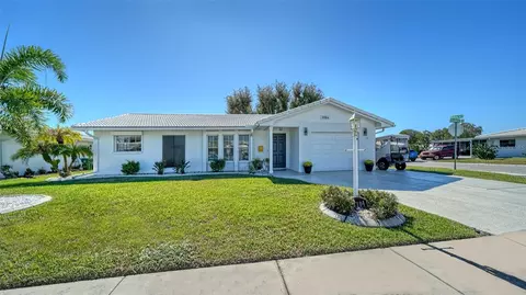 3904 Chinaberry Rd, Bradenton, FL 34208