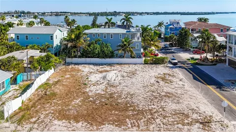 403 Gulf Dr S, Bradenton Beach, FL 34217
