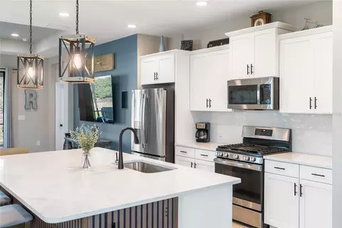 Kitchen - 14132 Campfire Ct, Parrish, FL 34219 photo 6 of 7