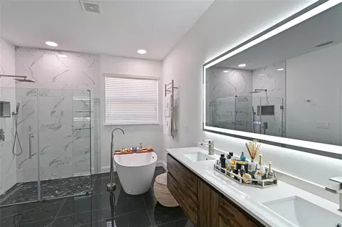 Bath - 2811 130th Ave E, Parrish, FL 34219 photo 1 of 12