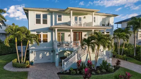718 Key Royale Dr, Holmes Beach, FL 34217