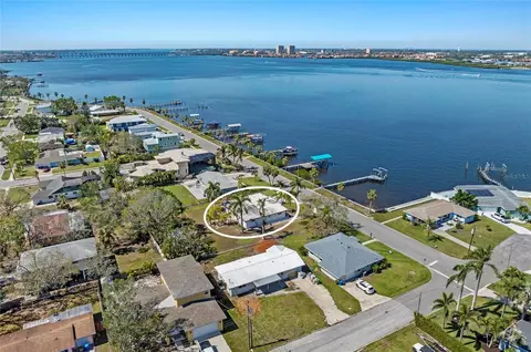 2014 Riverside Dr E, Bradenton, FL 34208