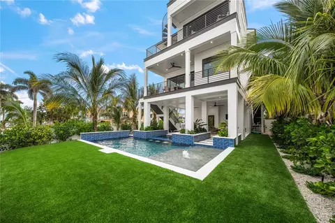 116 8th St S, Bradenton Beach, FL 34217