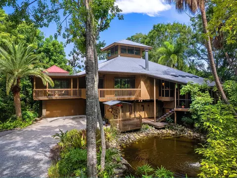 2613 Temple St, Sarasota, FL 34239