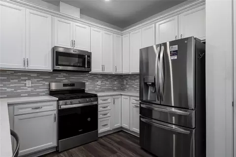 Kitchen - 10641 Spring Tide Way, Parrish, FL 34219 photo 3 of 3