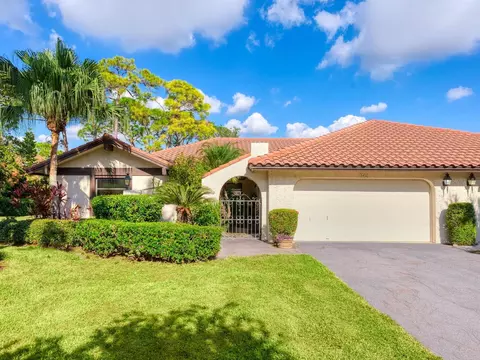 5450 Golf Pointe Dr, Sarasota, FL 34243