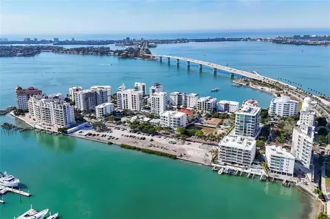 226 Golden Gate Pt #32, Sarasota, FL 34236