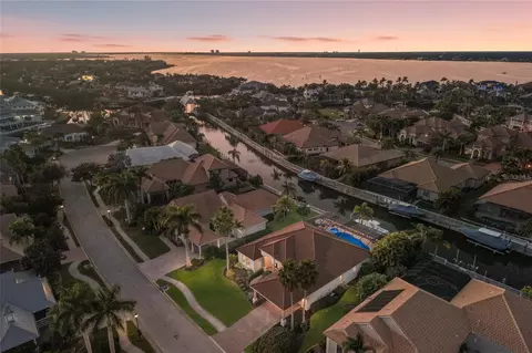 4721 Mainsail Dr, Bradenton, FL 34208