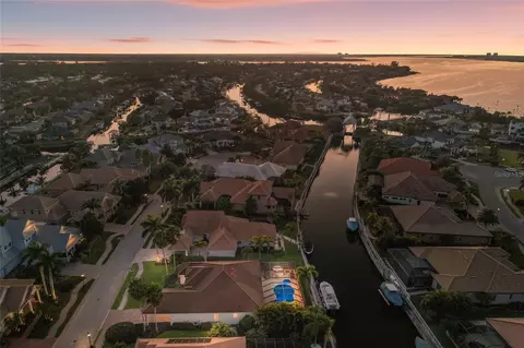 4721 Mainsail Dr, Bradenton, FL 34208