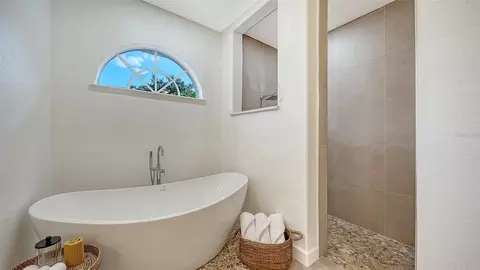 Bath - 3415 162nd Ave E, Parrish, FL 34219 photo 2 of 5