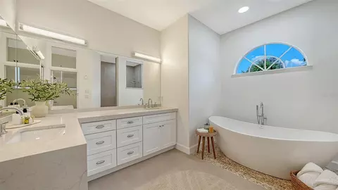 Bath - 3415 162nd Ave E, Parrish, FL 34219 photo 1 of 5