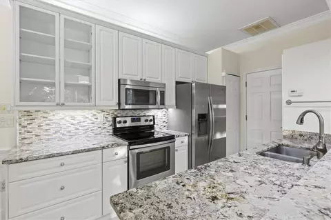 Kitchen - 13609 18th Pl E, Bradenton, FL 34212 photo 16 of 18