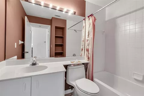 Bath - 4115 Putter Pl #4115, Bradenton, FL 34203 photo 4 of 5