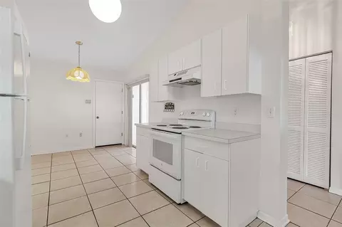 Kitchen - 4115 Putter Pl #4115, Bradenton, FL 34203 photo 3 of 3
