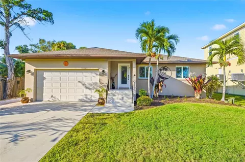 304 Pine Rd, Nokomis, FL 34275