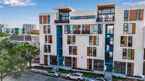 1558 4th St #208, Sarasota, FL 34236