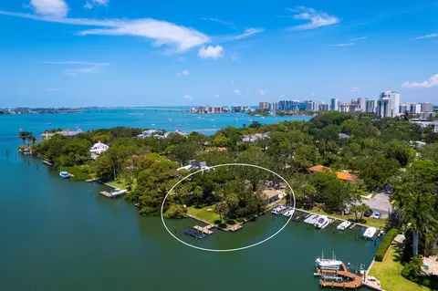 1542 Gulfview Dr, Sarasota, FL 34236