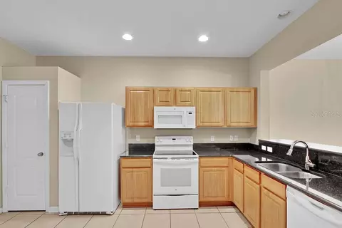 Kitchen - 7155 83rd Dr E, Bradenton, FL 34201 photo 2 of 3