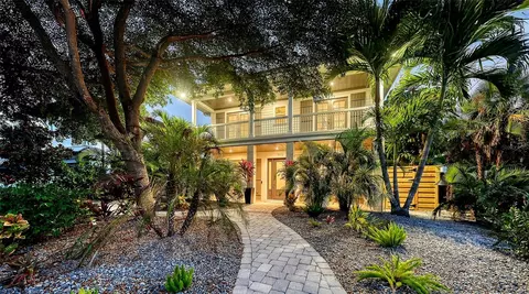1690 Arlington St, Sarasota, FL 34239