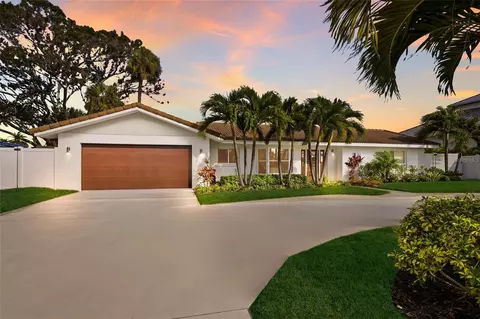 611 Dundee Ln, Holmes Beach, FL 34217