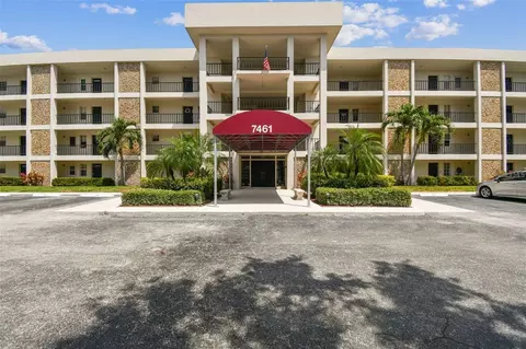 7461 W Country Club Dr N #201, Sarasota, FL 34243