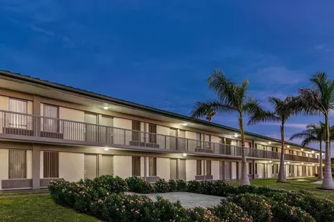 7150 N Tamiami Trl #S611, Sarasota, FL 34243