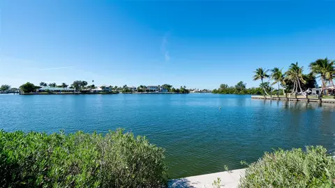 627 Concord Ln, Holmes Beach, FL 34217