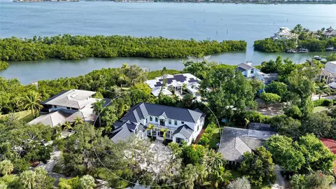 656 Tropical Cir, Sarasota, FL 34242
