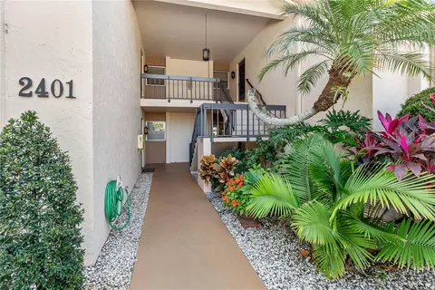 2401 Clubhouse Cir #102, Sarasota, FL 34232
