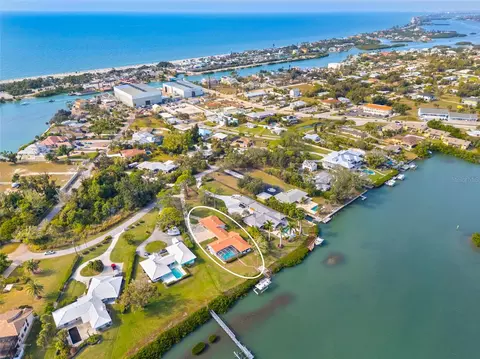 211 Louella Ln, Nokomis, FL 34275