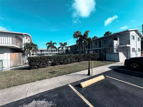 3101 Bee Ridge Rd #208, Sarasota, FL 34239