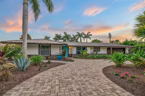 4508 Woodside Rd, Sarasota, FL 34242