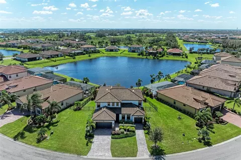 14118 Florida Rosemary Dr, Bradenton, FL 34211