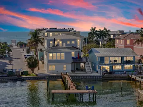 110 6th St S, Bradenton Beach, FL 34217