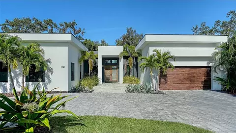 1421 N Lake Shore Dr, Sarasota, FL 34231