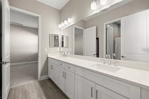Bath - 14375 Skipping Stone Loop, Parrish, FL 34219 photo 4 of 5