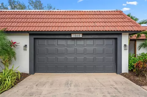 1868 Riviera Cir, Sarasota, FL 34232