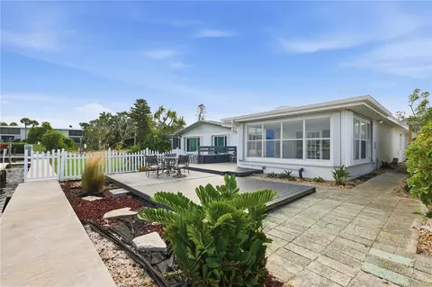 Exterior - 462 63rd St, Holmes Beach, FL 34217 photo 5 of 8