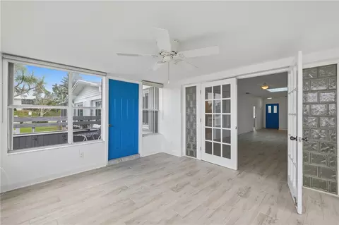 Exterior - 462 63rd St, Holmes Beach, FL 34217 photo 2 of 8