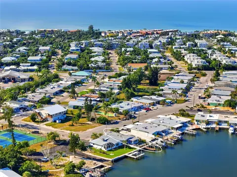 View/Area - 462 63rd St, Holmes Beach, FL 34217 photo 5 of 6