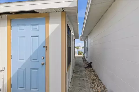 Exterior - 462 63rd St, Holmes Beach, FL 34217 photo 6 of 8