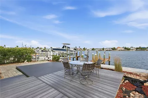 Exterior - 462 63rd St, Holmes Beach, FL 34217 photo 4 of 8